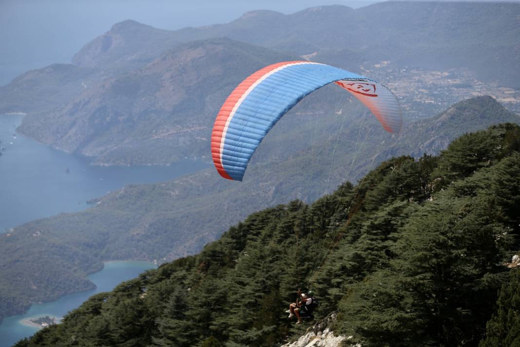 Bu yıl  73 bin kişi Babadağ'dan gökyüzüne süzüldü 2